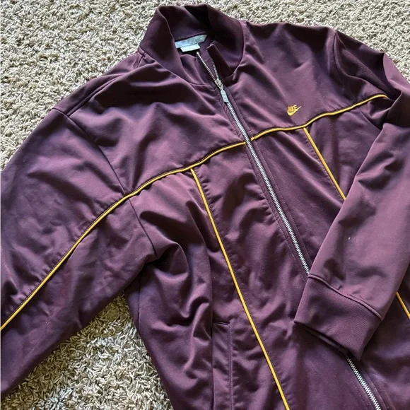 Nike Men’s Vintage Burgundy Full Zip Track Jacket Size Large - Picture 2 of 4